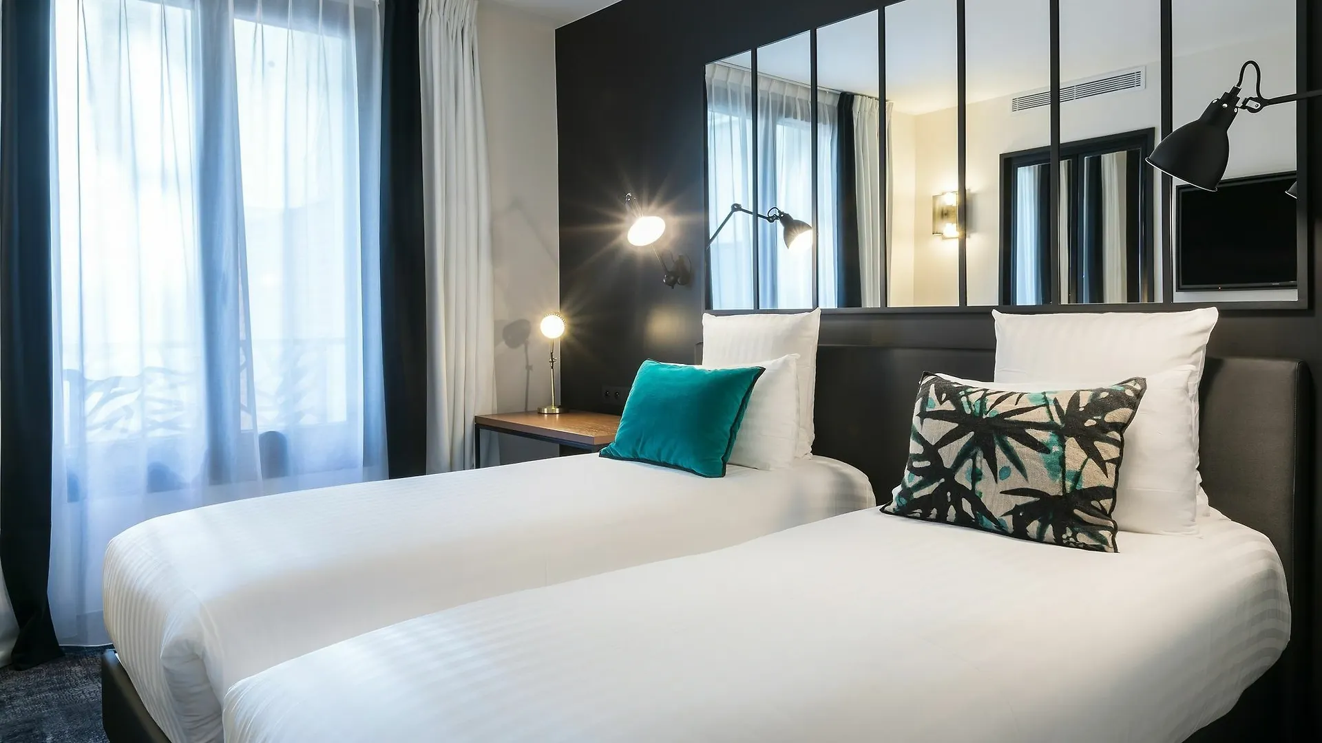 ****  Laz' Hotel Spa Urbain Paris France
