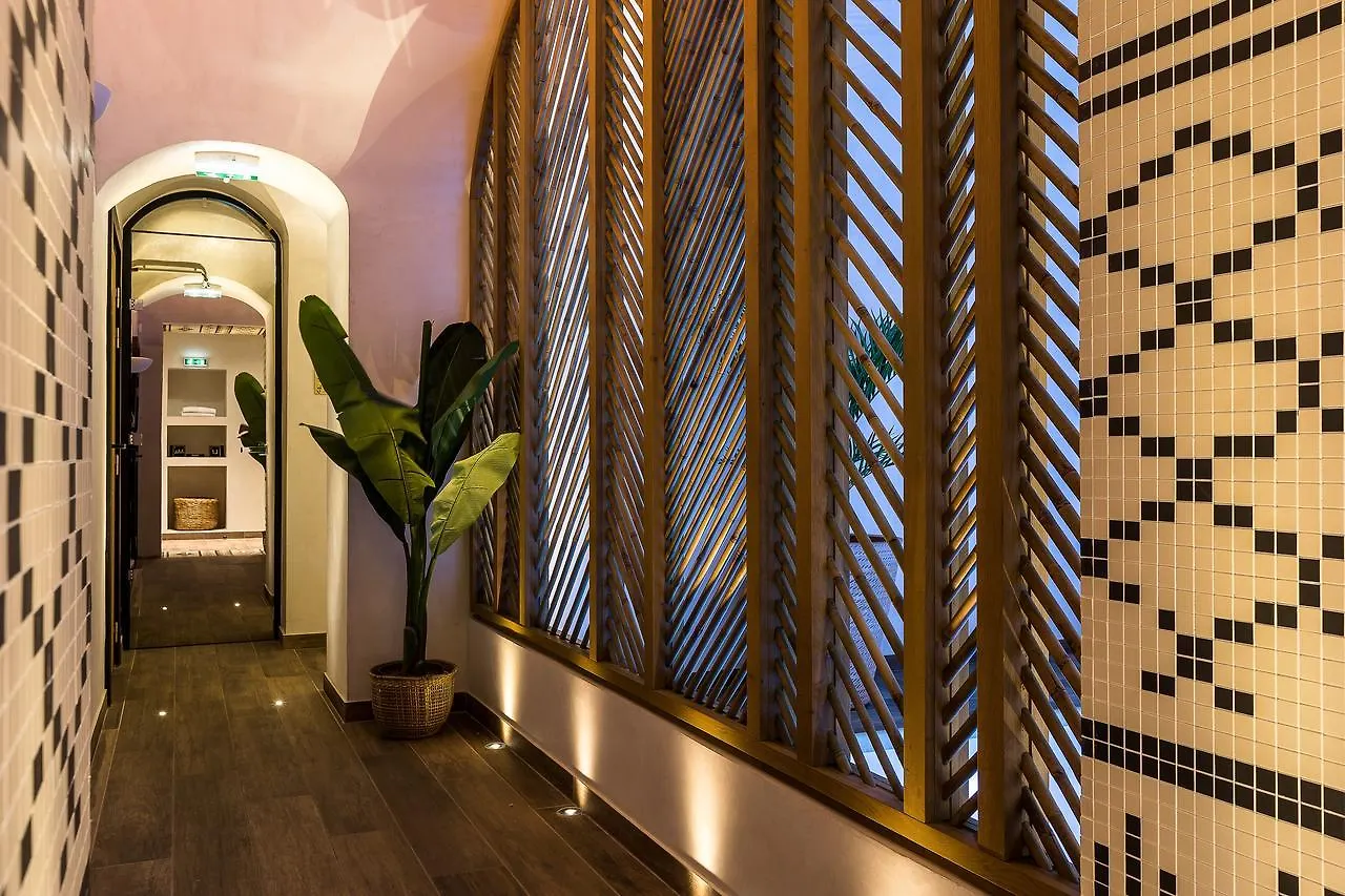Laz' Hotel Spa Urbain Paris France